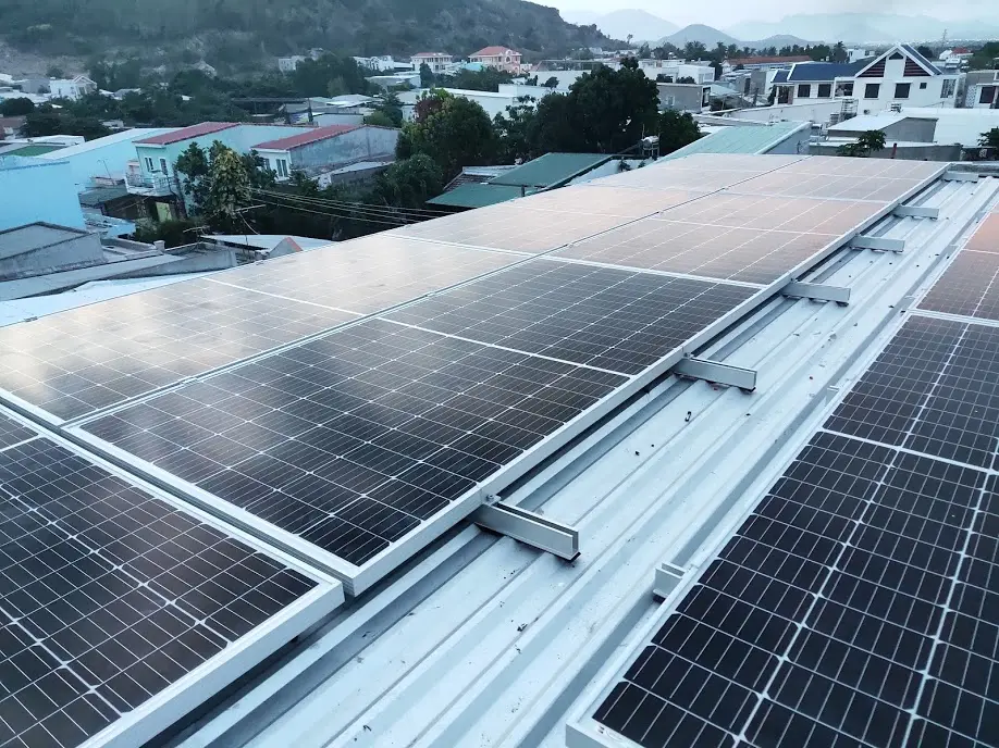 Điện mặt trời hoà lưới áp mái