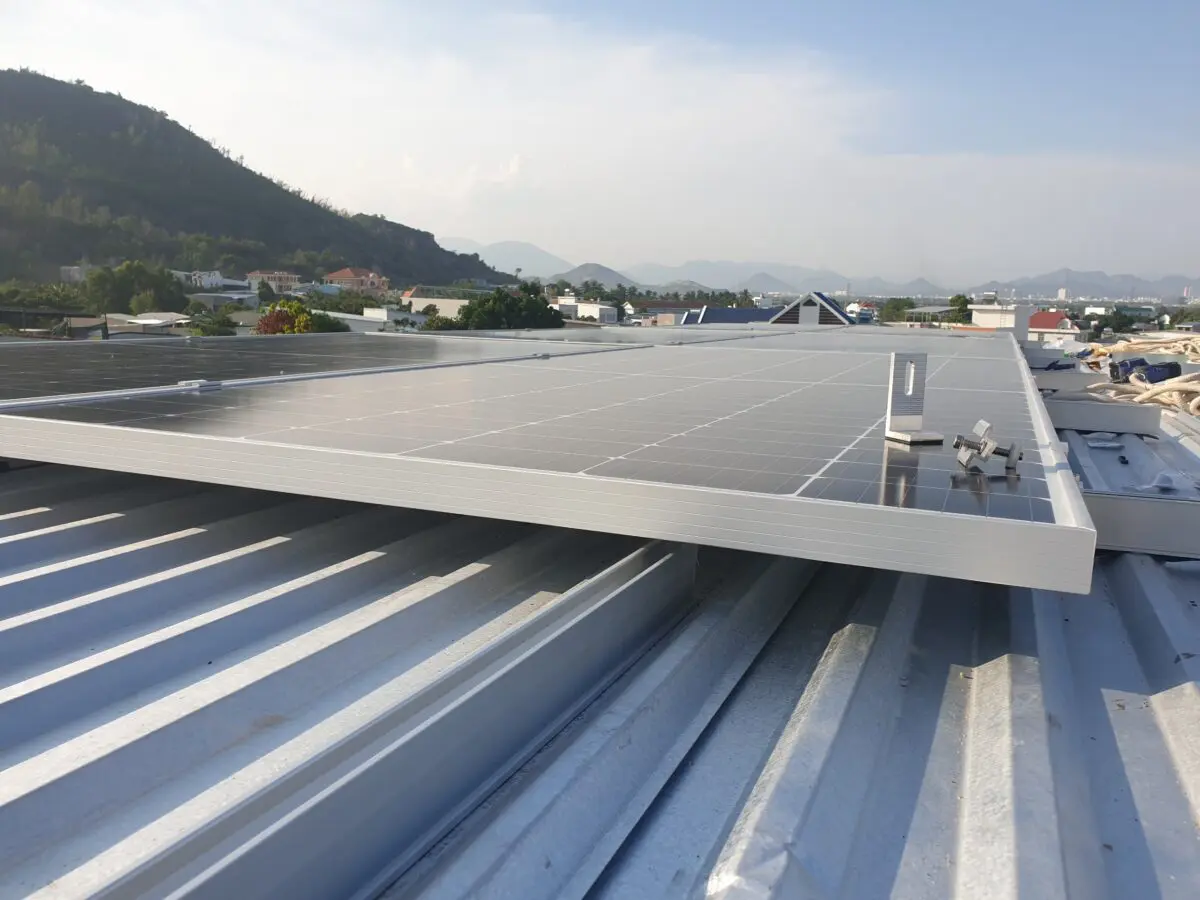 Hệ thống điện năng lượng mặt trời áp mái