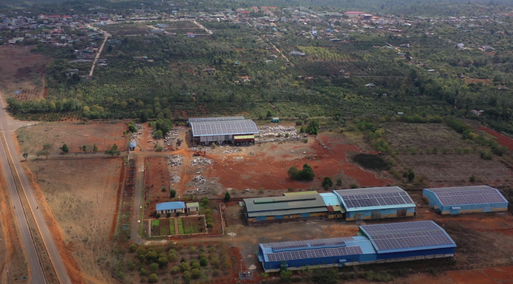 Một dự án điện mặt trời quy mô lớn ở Đắk Lắk nhìn từ trên cao. Ảnh: Bảo Trung