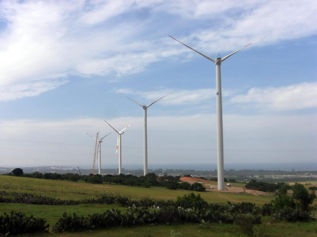 Ngân hàng đã xiết nợ một nhà máy điện gió 1.200 tỉ đồng ở Bình Thuận - Ảnh: REVN