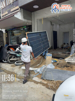 Vận chuyển tập kết vật tư Điện mặt trời cho công trình xây nhà mới