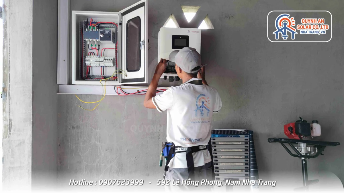 Lắp đặt inverter và tủ điện có nhận diện dây điện PV rõ ràng