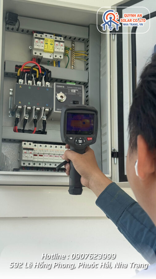 Tủ Điện của hệ thống Điện mặt trời 1 pha tại Quỳnh An Solar
